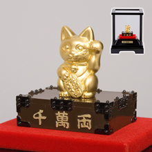 純金 招福招き猫