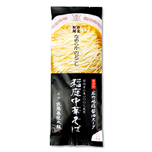 ■香り高い良質の国産小麦粉を100%使用秋田県産大豆、秋田県産小麦、粗挽き天日塩だけで製造された純正醤油ベースです。スープには特製比内地鶏ガラスープと魚介スープを使用。比内地鶏の旨味が魚介の旨味と溶け